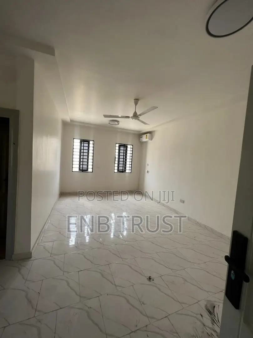4bdrm Duplex in Acp Estate, Ga East Municipal for rent