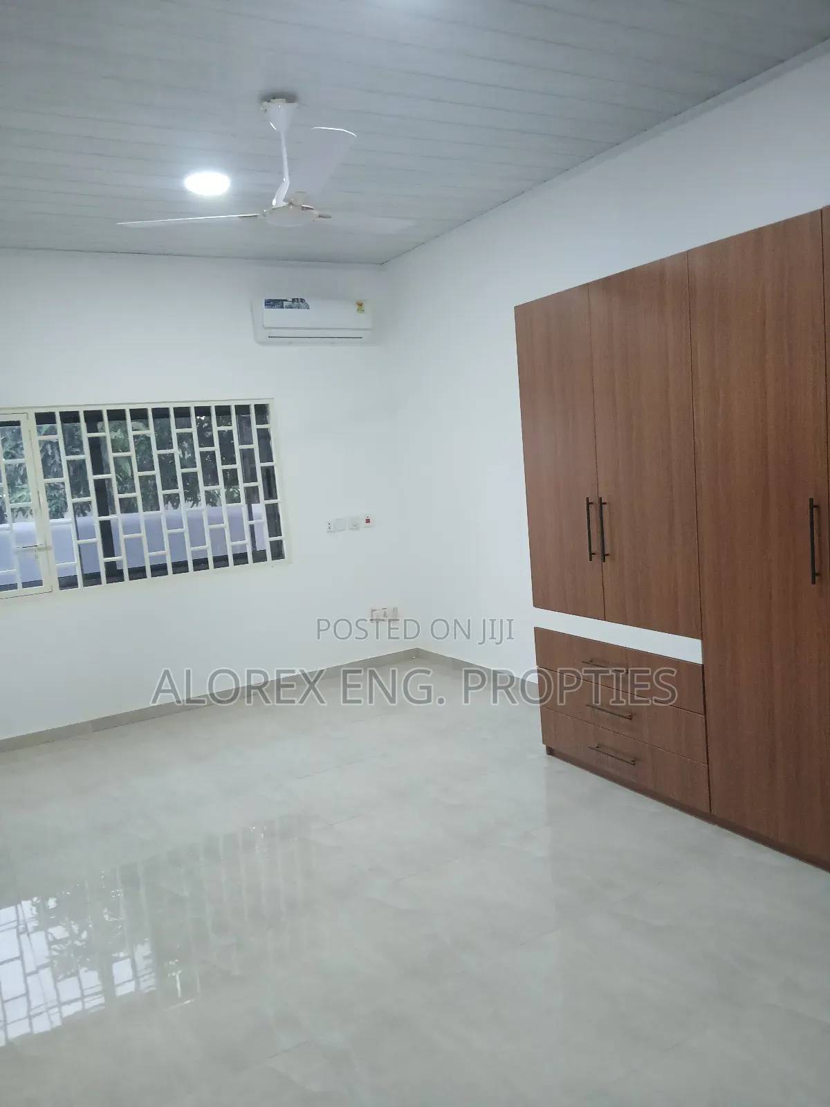 2bdrm Apartment in Wardrobe, Adenta for rent