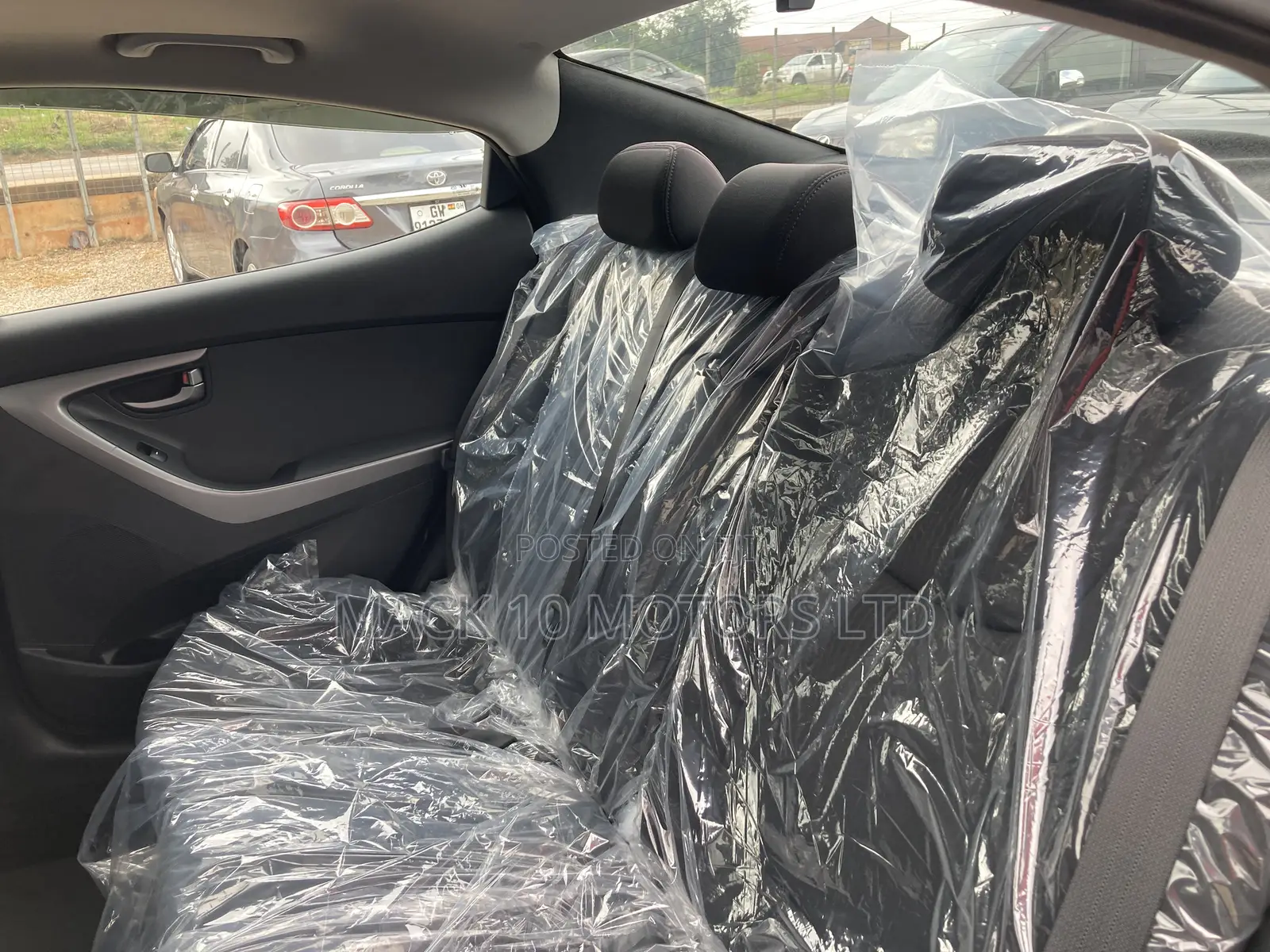 Hyundai Elantra Limited Sedan FWD (1.8L 4cyl 6A) 2016 Gold
