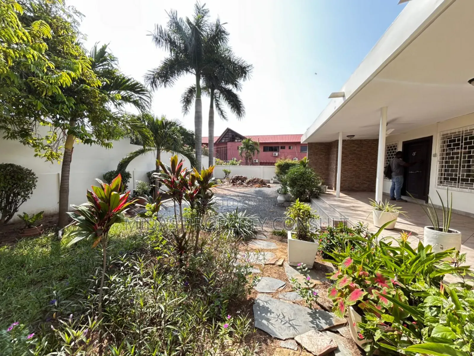 7bdrm House in Labone for rent