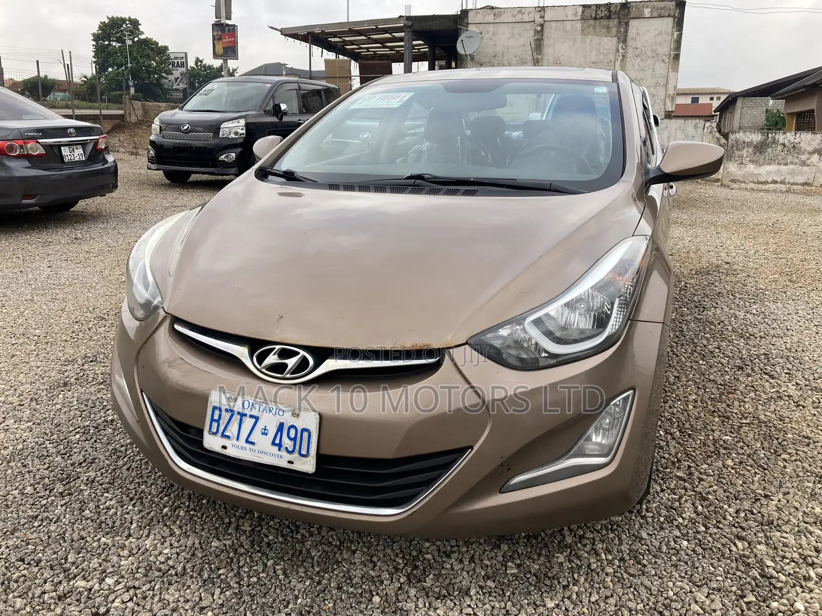 Hyundai Elantra Limited Sedan FWD (1.8L 4cyl 6A) 2016 Gold