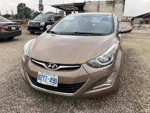Hyundai Elantra Limited Sedan FWD (1.8L 4cyl 6A) 2016 Gold