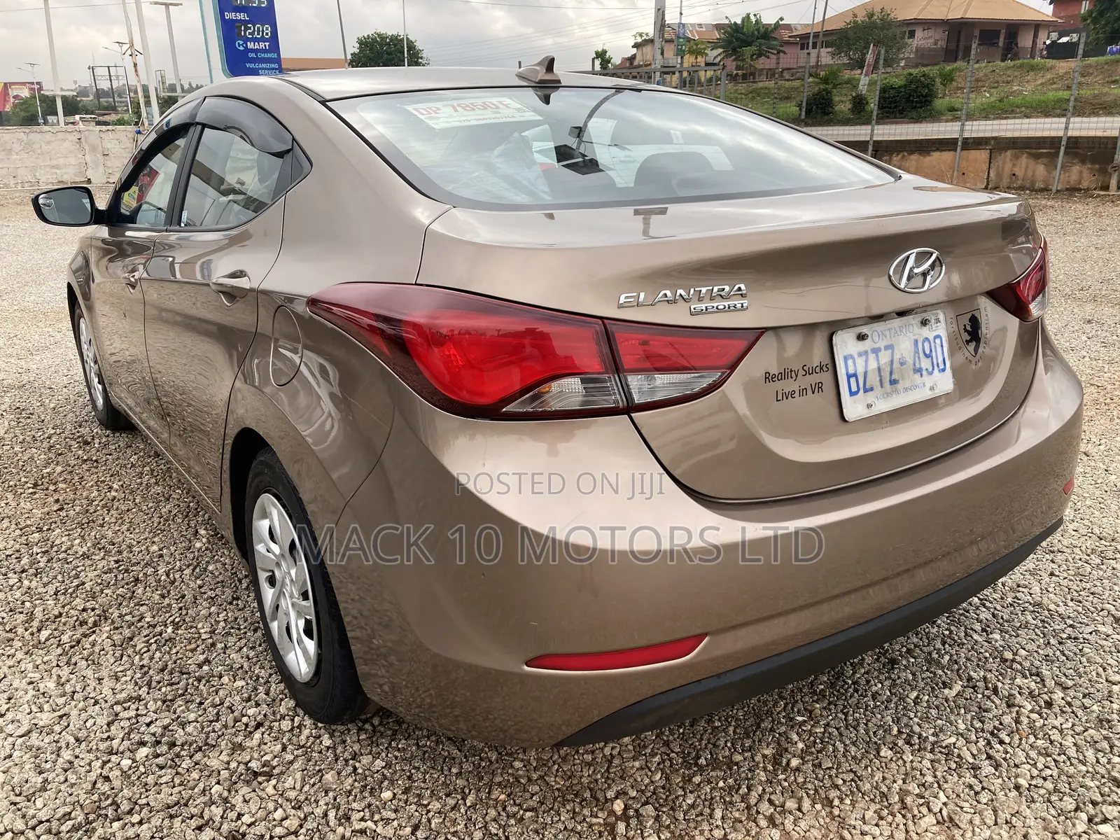 Hyundai Elantra Limited Sedan FWD (1.8L 4cyl 6A) 2016 Gold