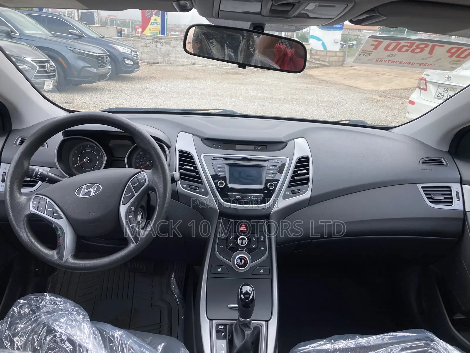 Hyundai Elantra Limited Sedan FWD (1.8L 4cyl 6A) 2016 Gold