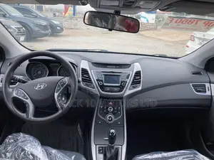 Hyundai Elantra Limited Sedan FWD (1.8L 4cyl 6A) 2016 Gold