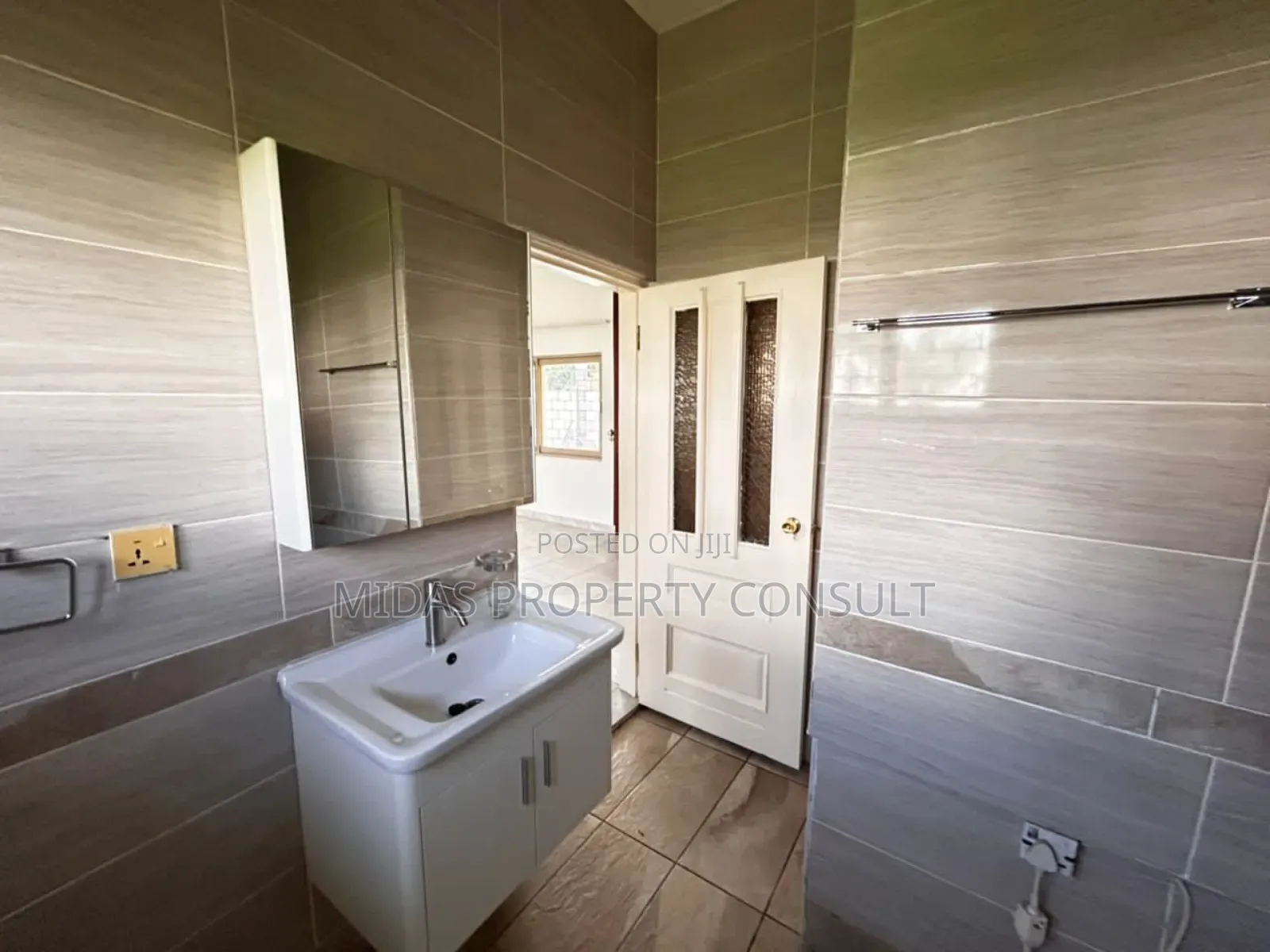 7bdrm House in Labone for rent