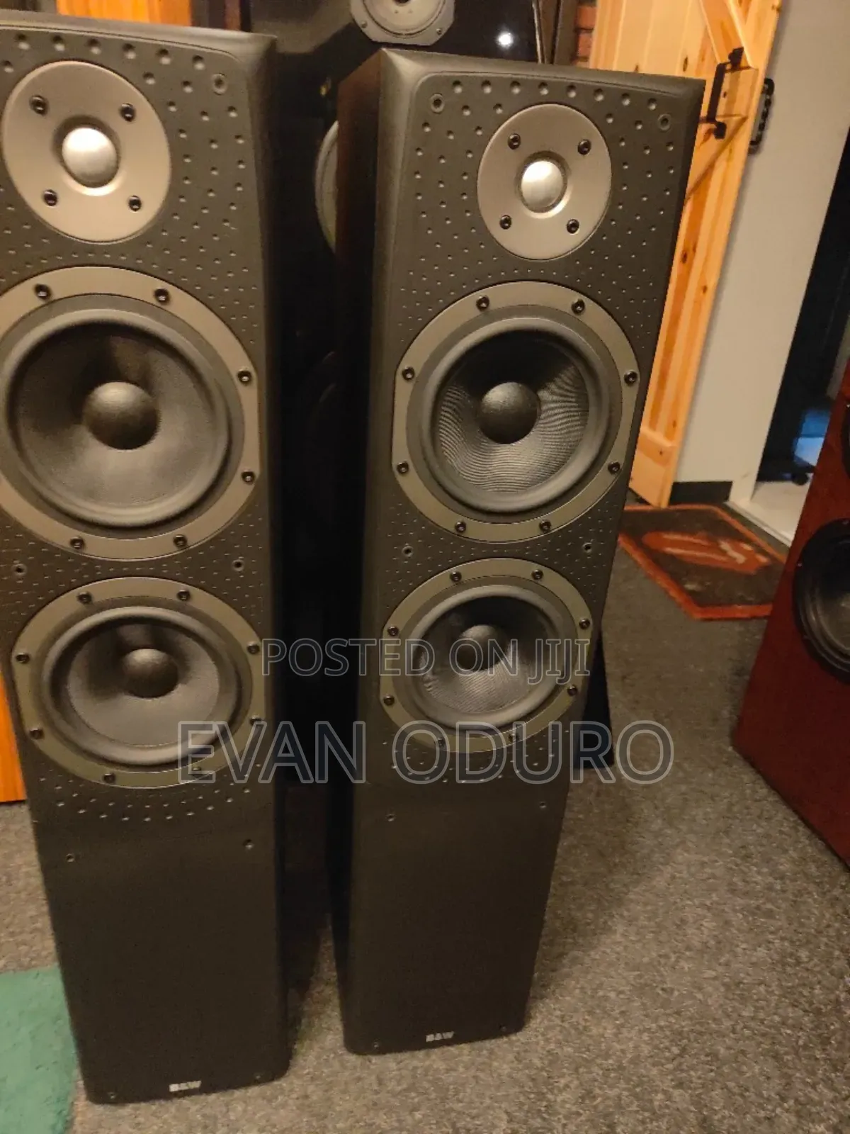 Powerful Top Speaker Brand Bowers and Wilkins Floor Wit Deep Warm Bass
