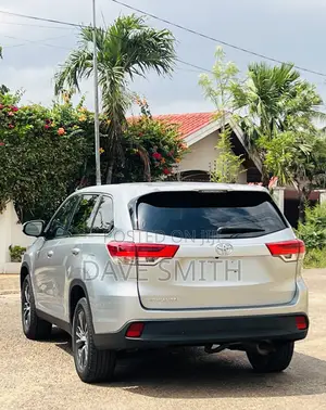 Toyota Highlander LE 2019 Silver