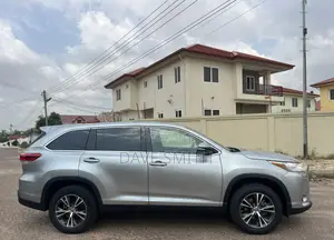 Toyota Highlander LE 2019 Silver