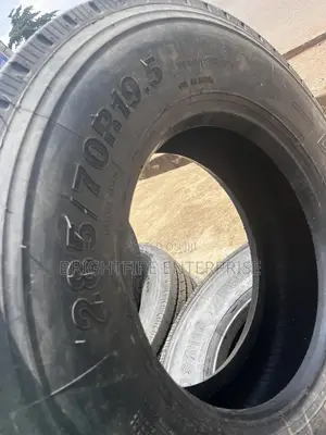 285/70r19.5 Doublestar