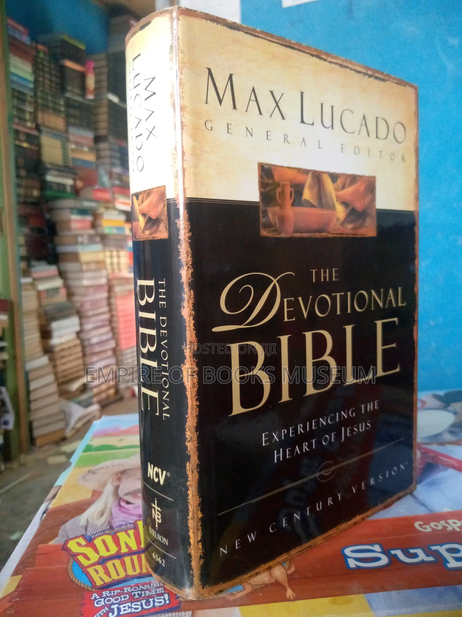 Ncv, the Devotional Bible: Experiencing the Heart of Jesus