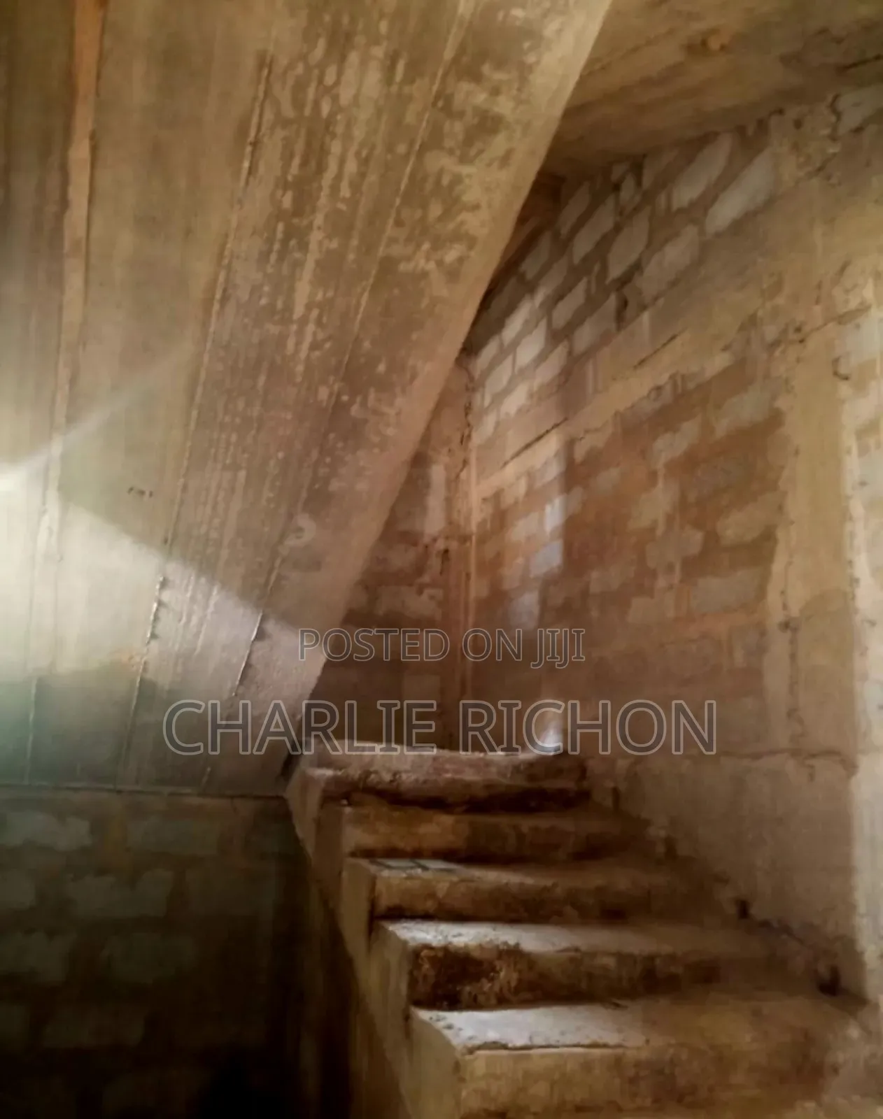 8bdrm Mansion in Kwabenya for sale