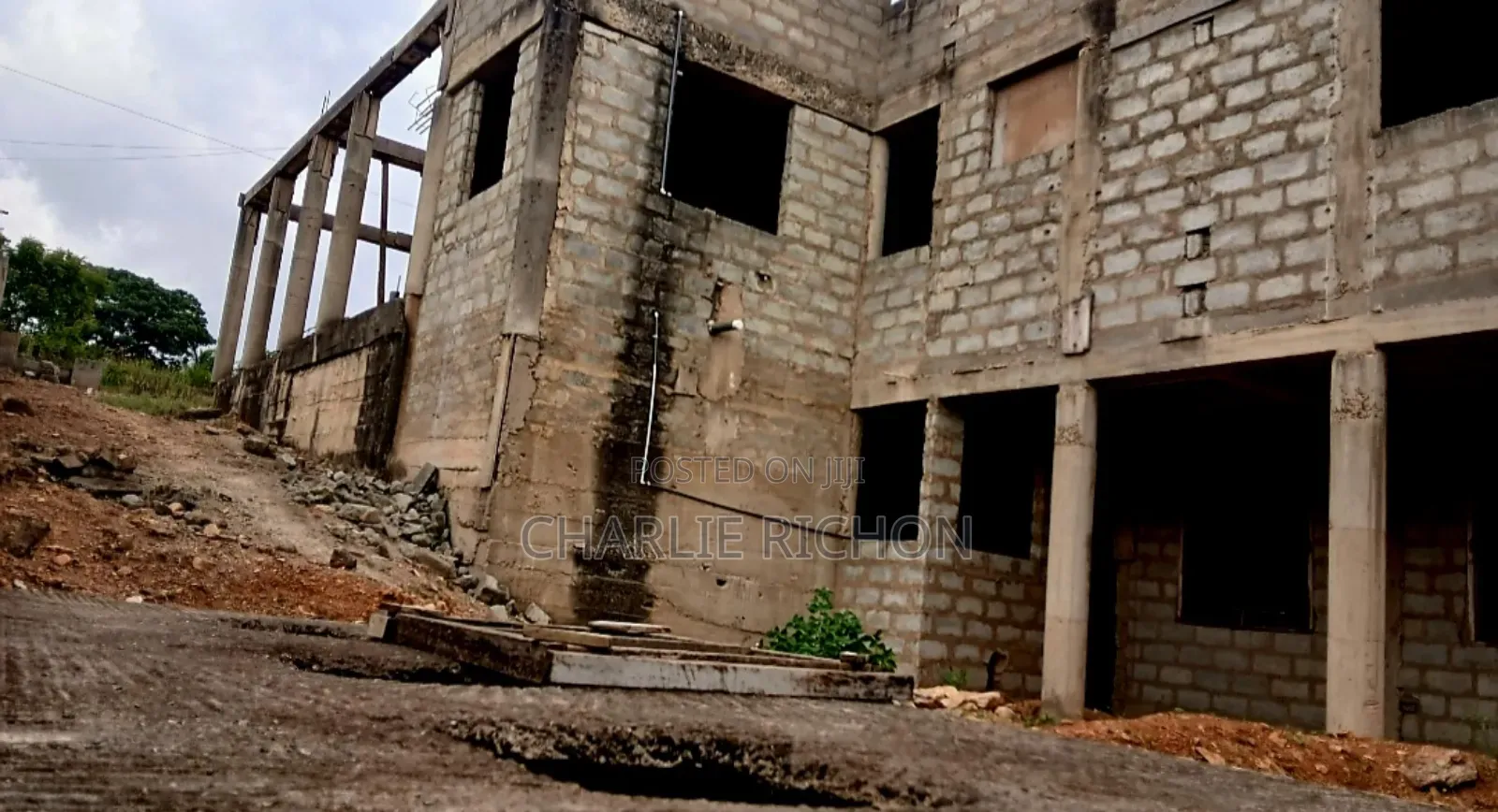 8bdrm Mansion in Kwabenya for sale