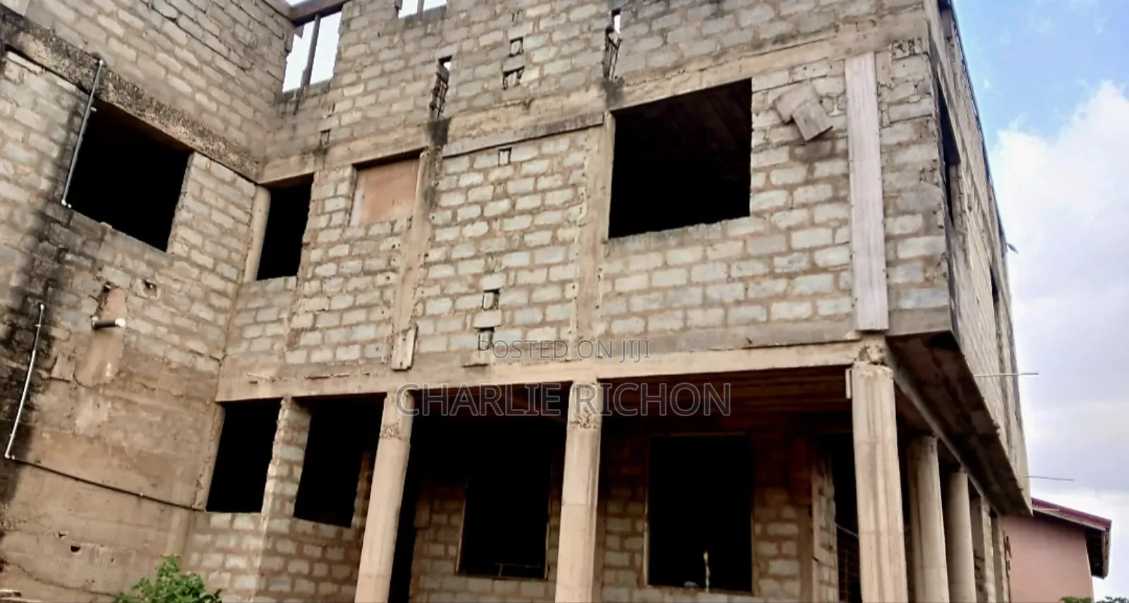 8bdrm Mansion in Kwabenya for sale