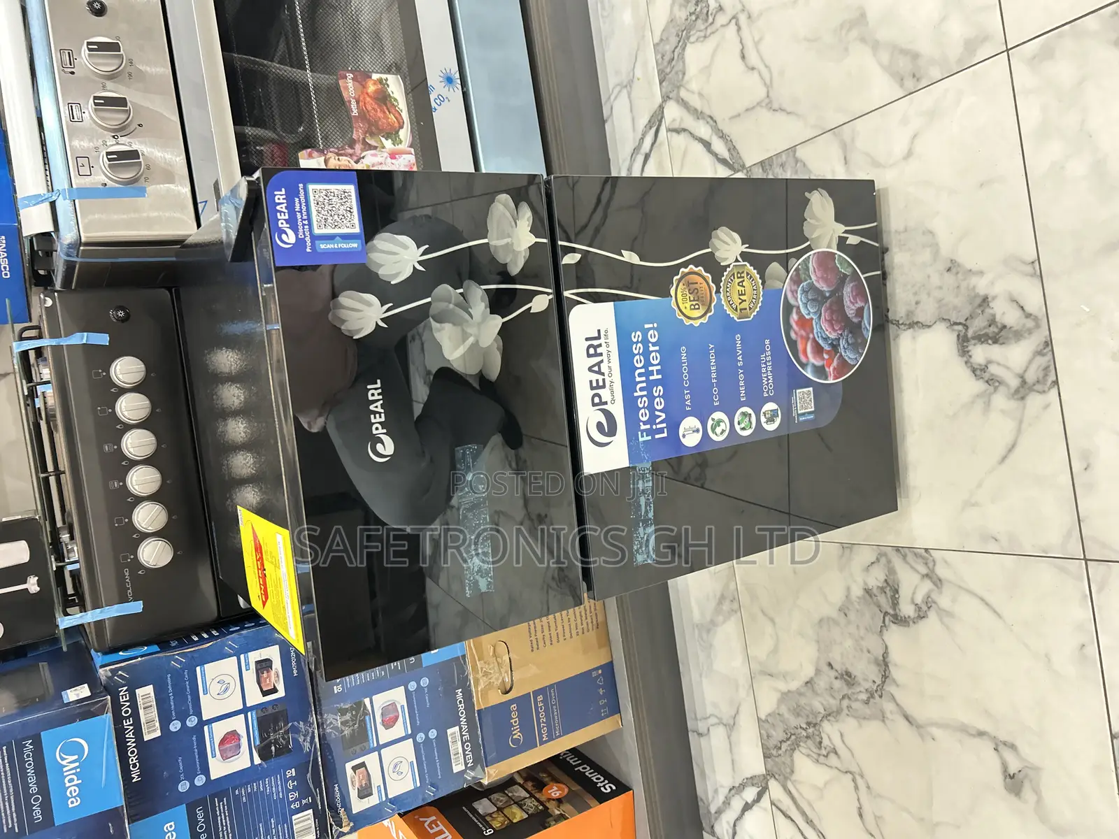 Secure Tabletop Top Mount 90 L Black Glass Pearl Fridge