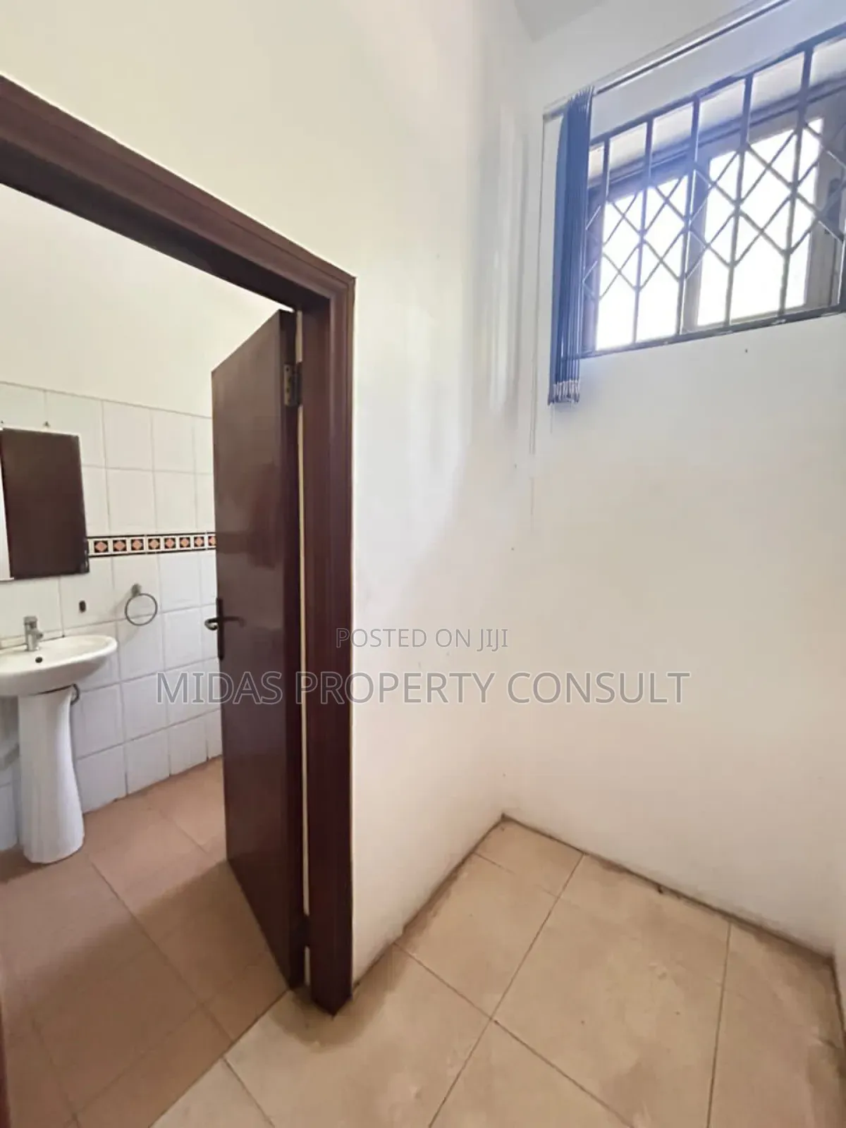 5bedroom Self Compound to Let for Office Use at Ridge