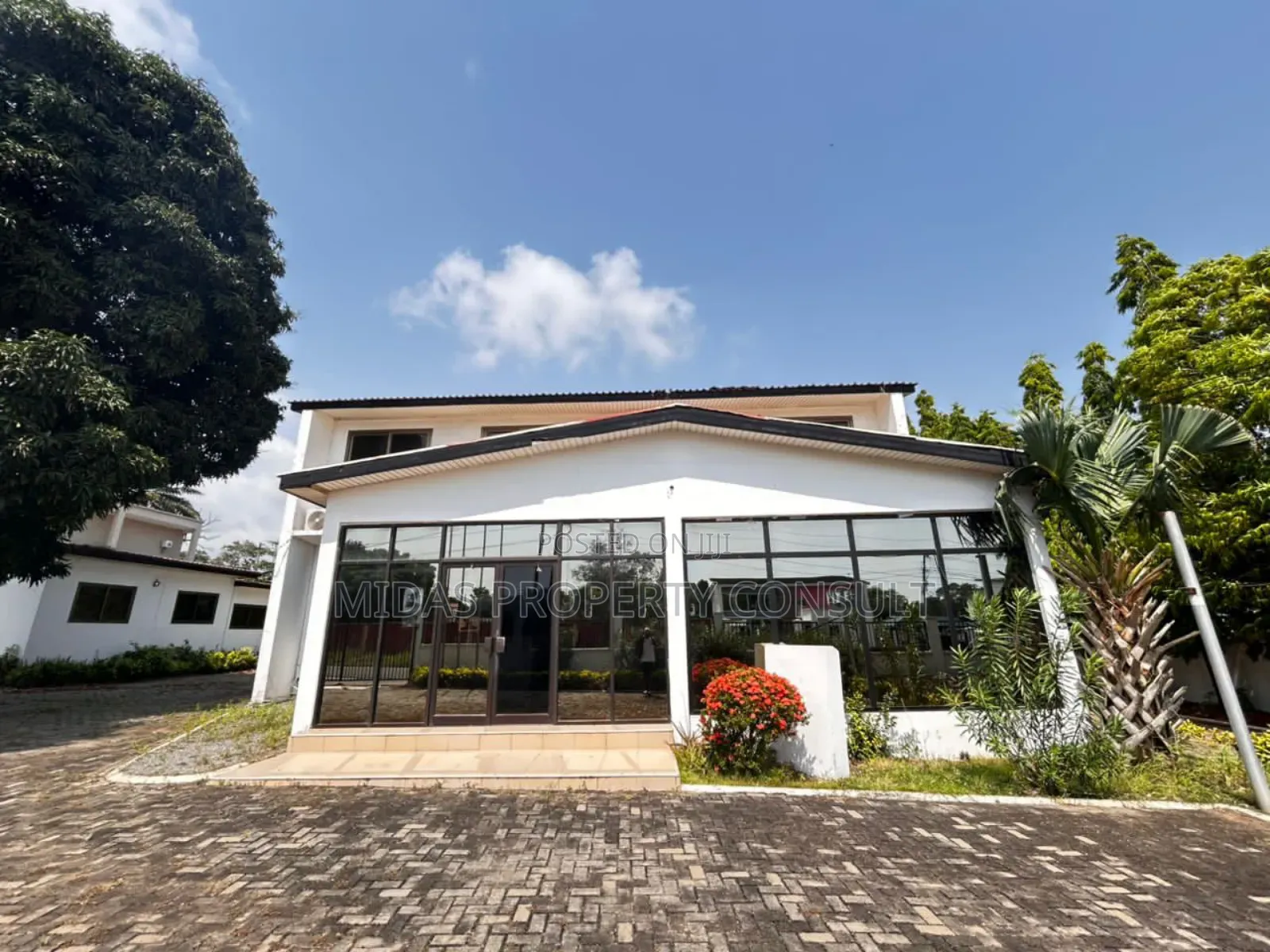 5bedroom Self Compound to Let for Office Use at Ridge