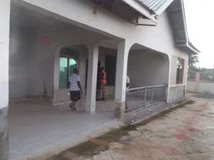 3bdrm House in Lartey  Gas Dvla, New-Juaben Municipal for rent