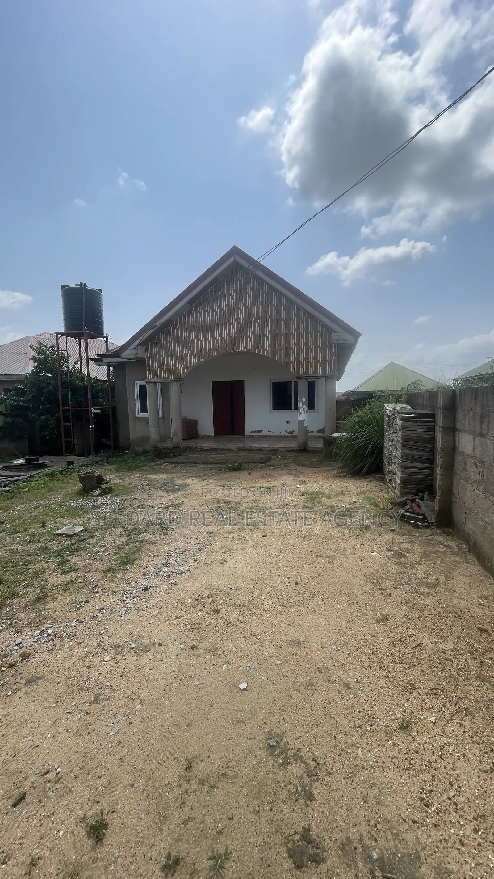 3bdrm House in Sefdard Real Estate, Amasaman for sale