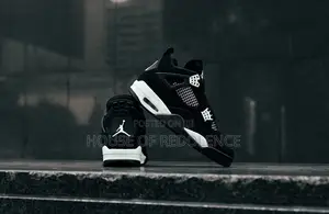 Air Jordan 4 Thunder Sneakers