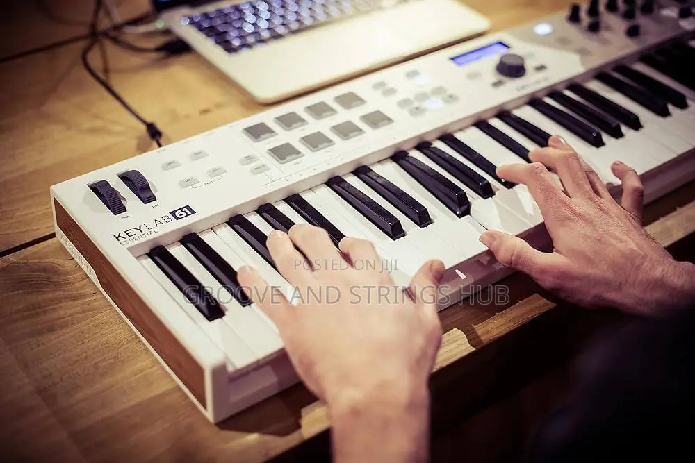 Arturia Keylab Essential Mk3 — 61 Key Usb Midi Keyboard Controller
