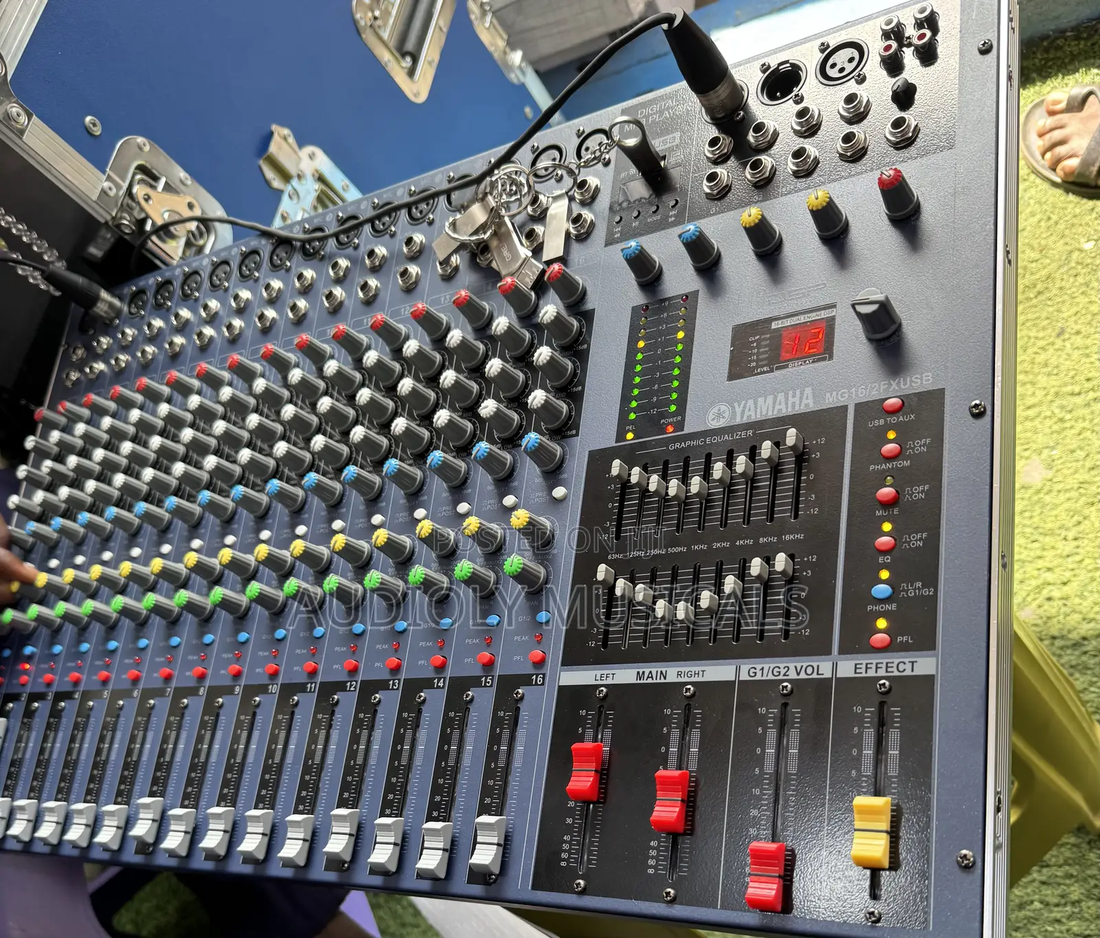 Straight 16-Channel Mg Mixer Console
