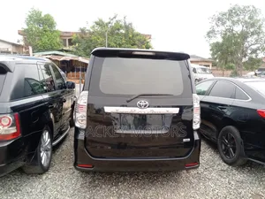 Toyota HiAce 2010 Black