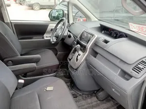 Toyota HiAce 2010 Black