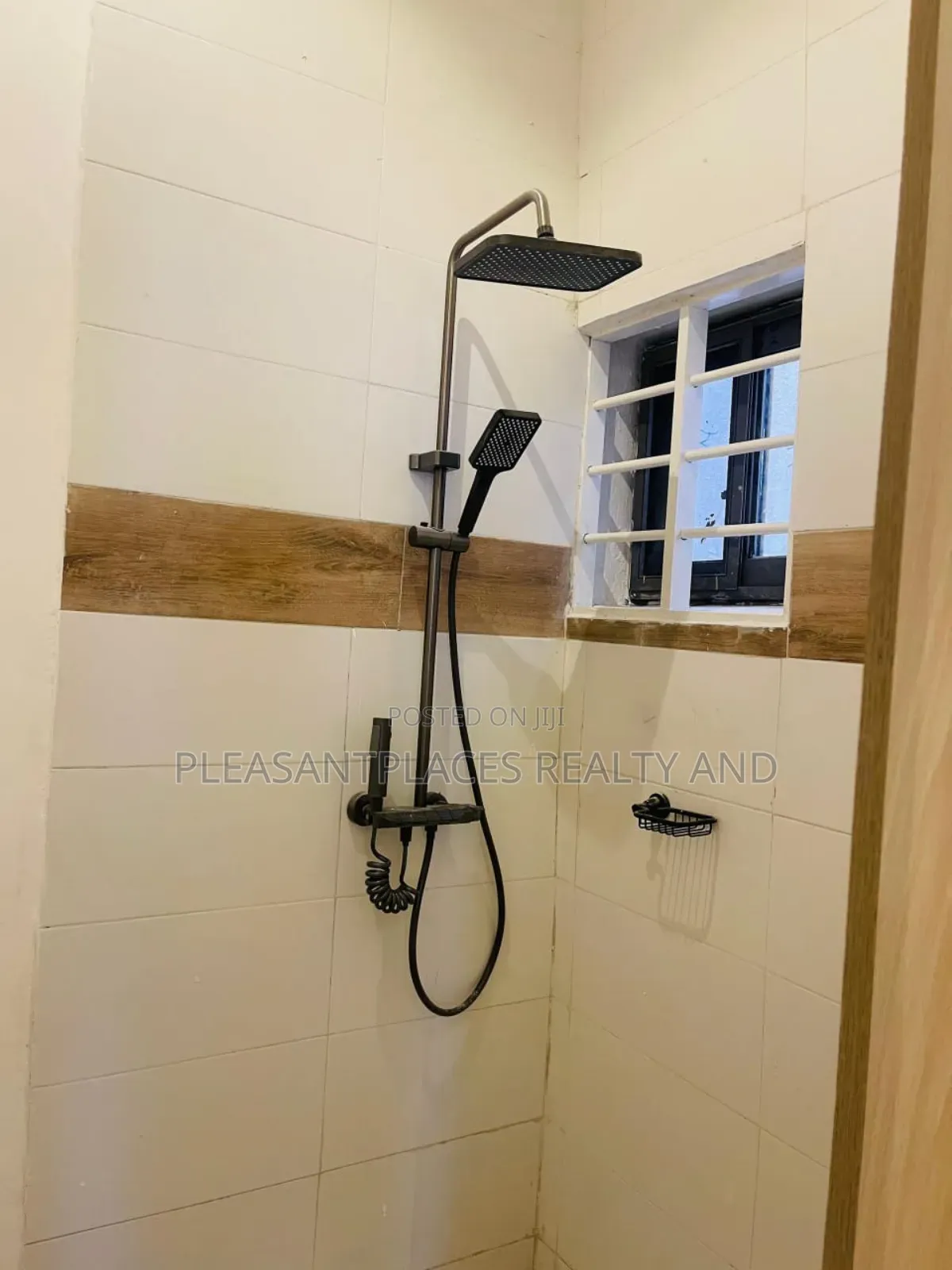 4bdrm House in Pleasantplaces, East Legon for sale