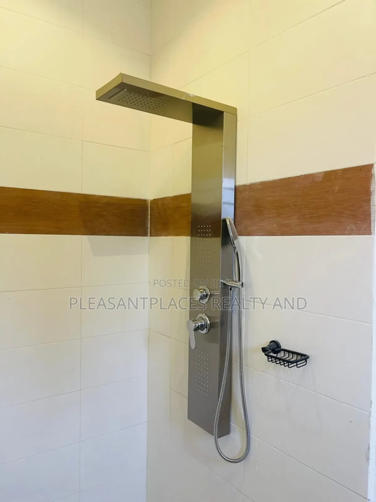 4bdrm House in Pleasantplaces, East Legon for sale