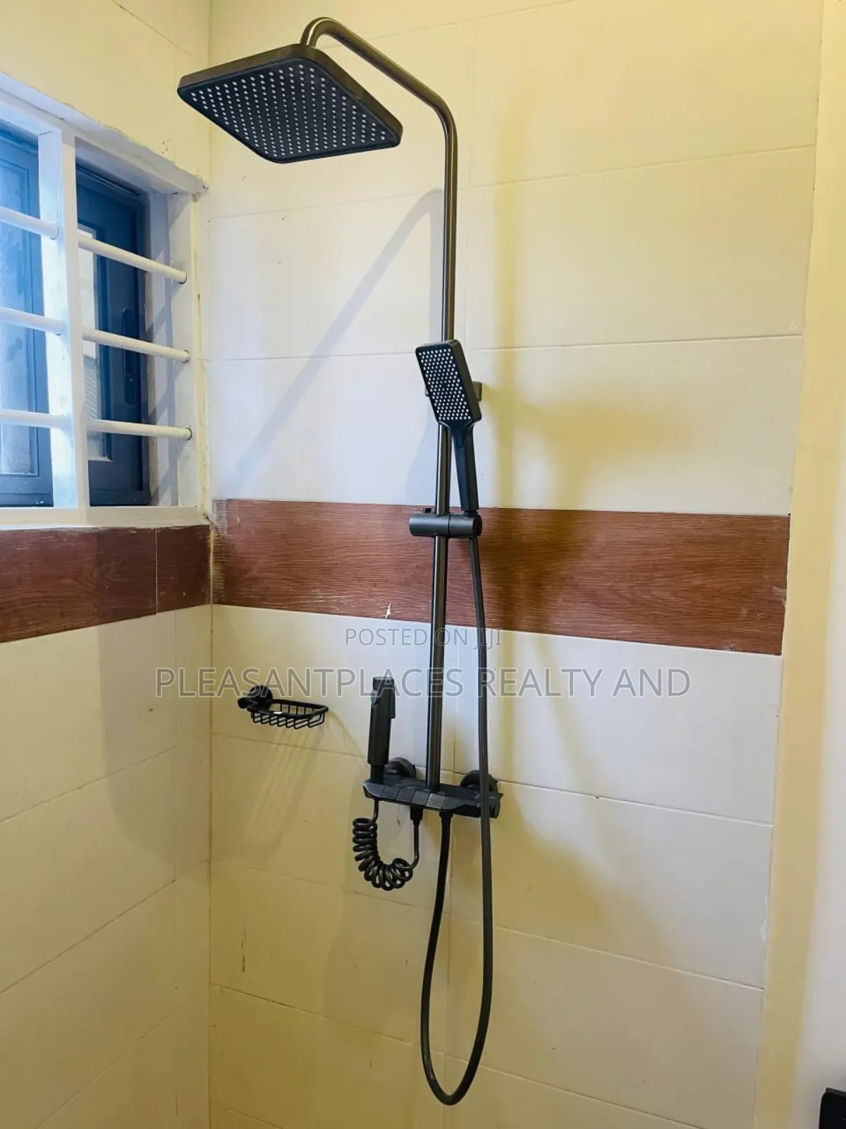 4bdrm House in Pleasantplaces, East Legon for sale