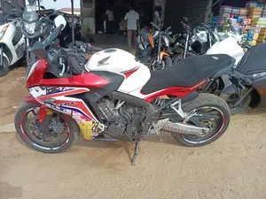 Honda CBR 2023 Red