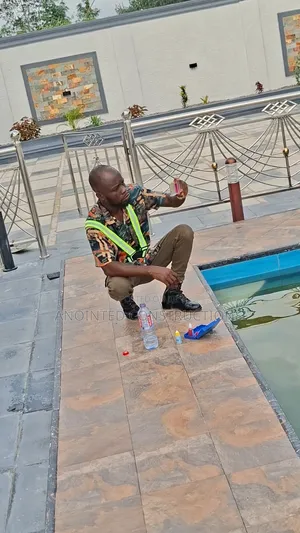 Pool Chemicals Expert, Cleaning/Vacuuming