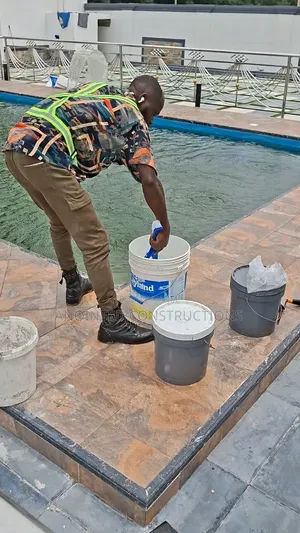 Pool Chemicals Expert, Cleaning/Vacuuming