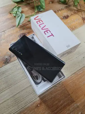 New LG Velvet 128 GB Black