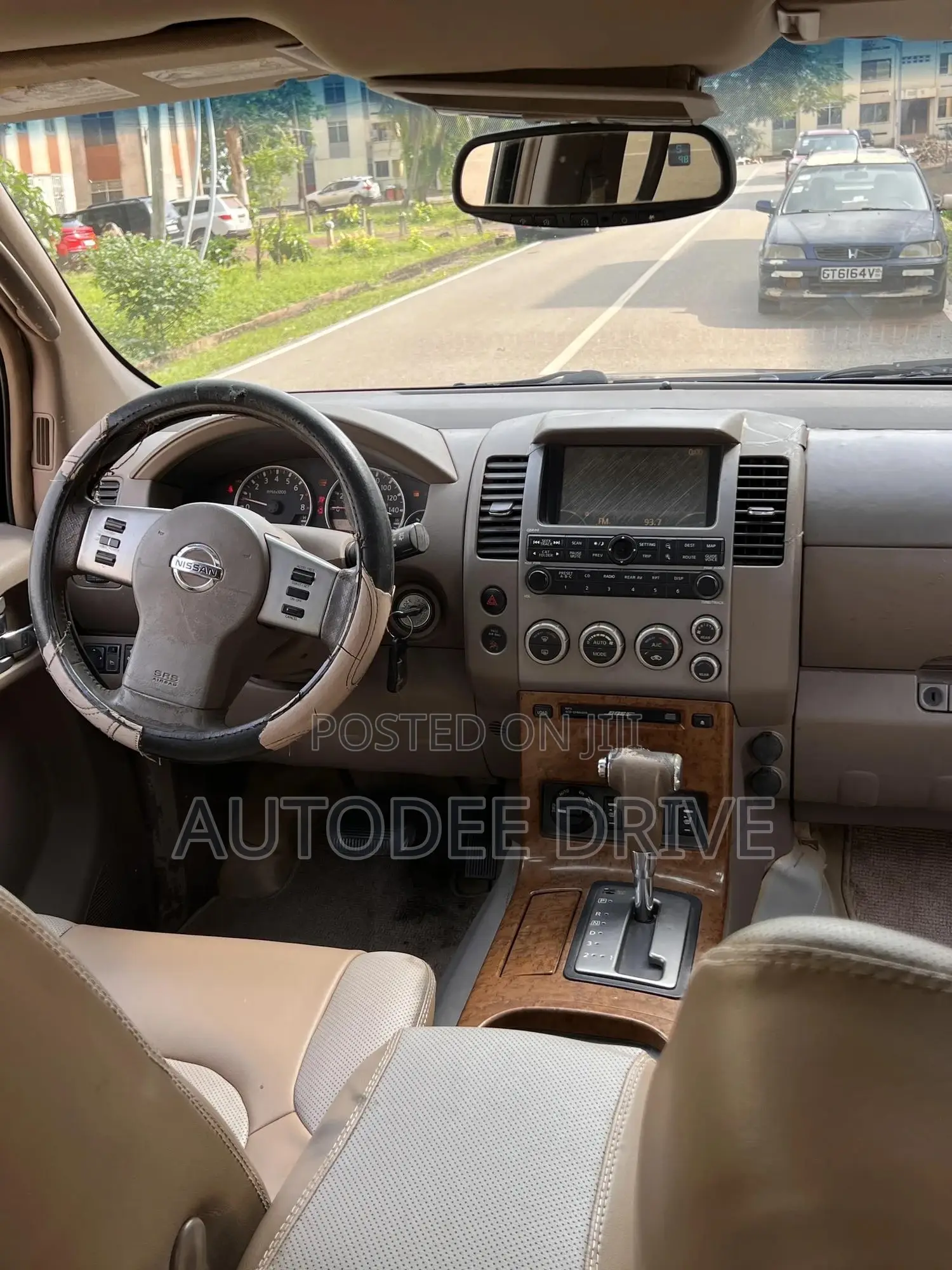 Nissan Pathfinder 2004 Brown