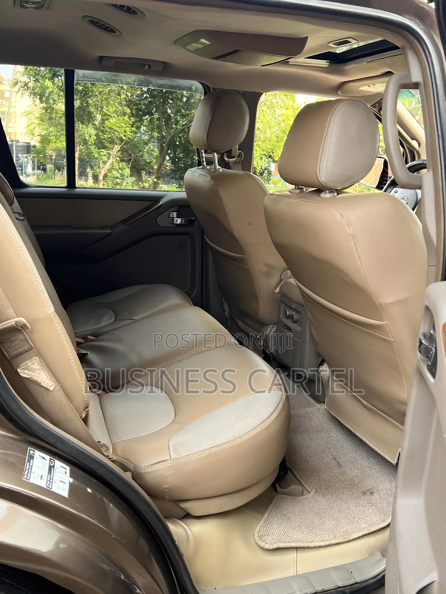 Nissan Pathfinder 2004 Brown