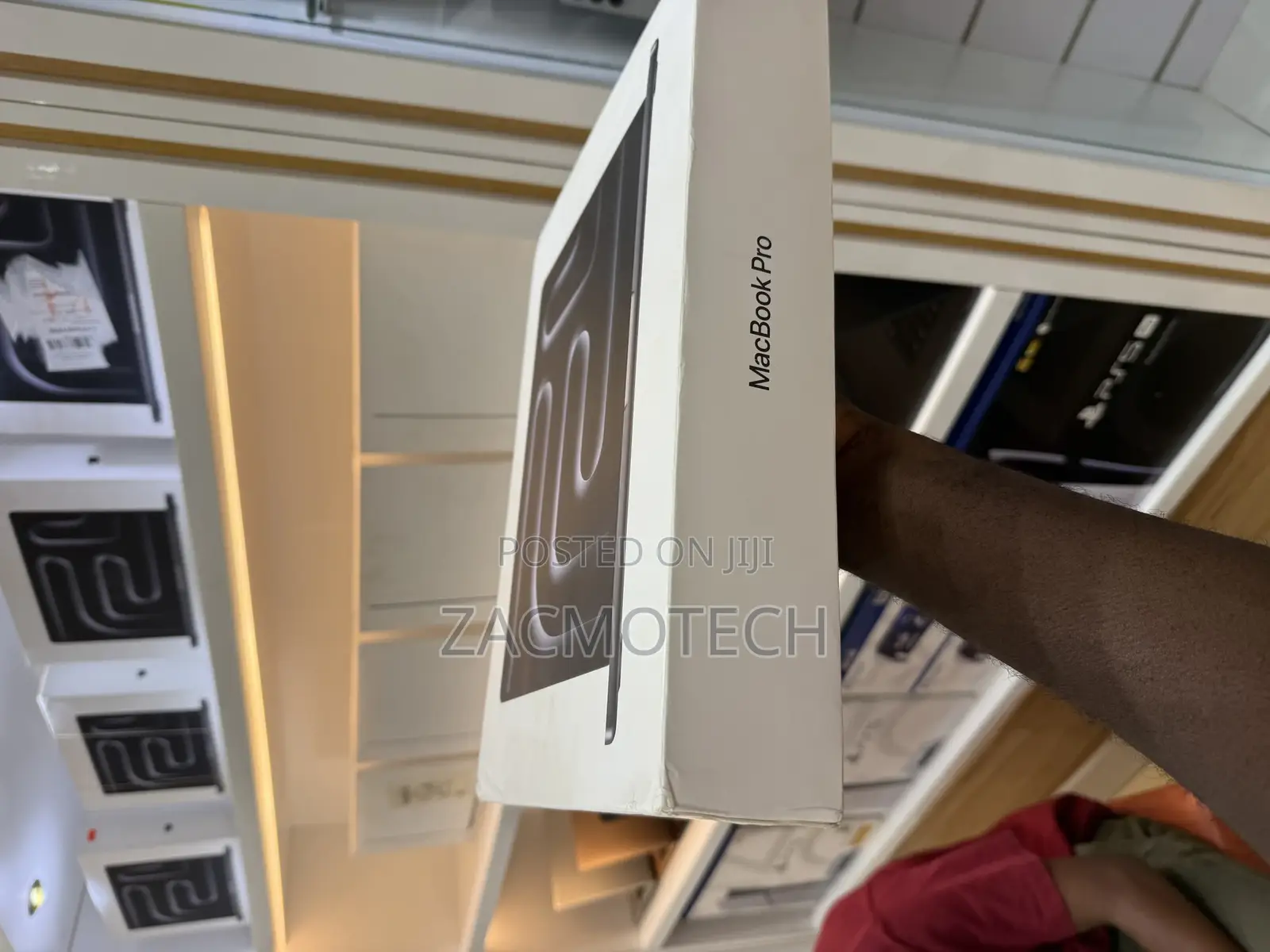New Laptop Apple Macbook Pro 2025 M5 14-Inch 24GB Apple M5 SSD 1T
