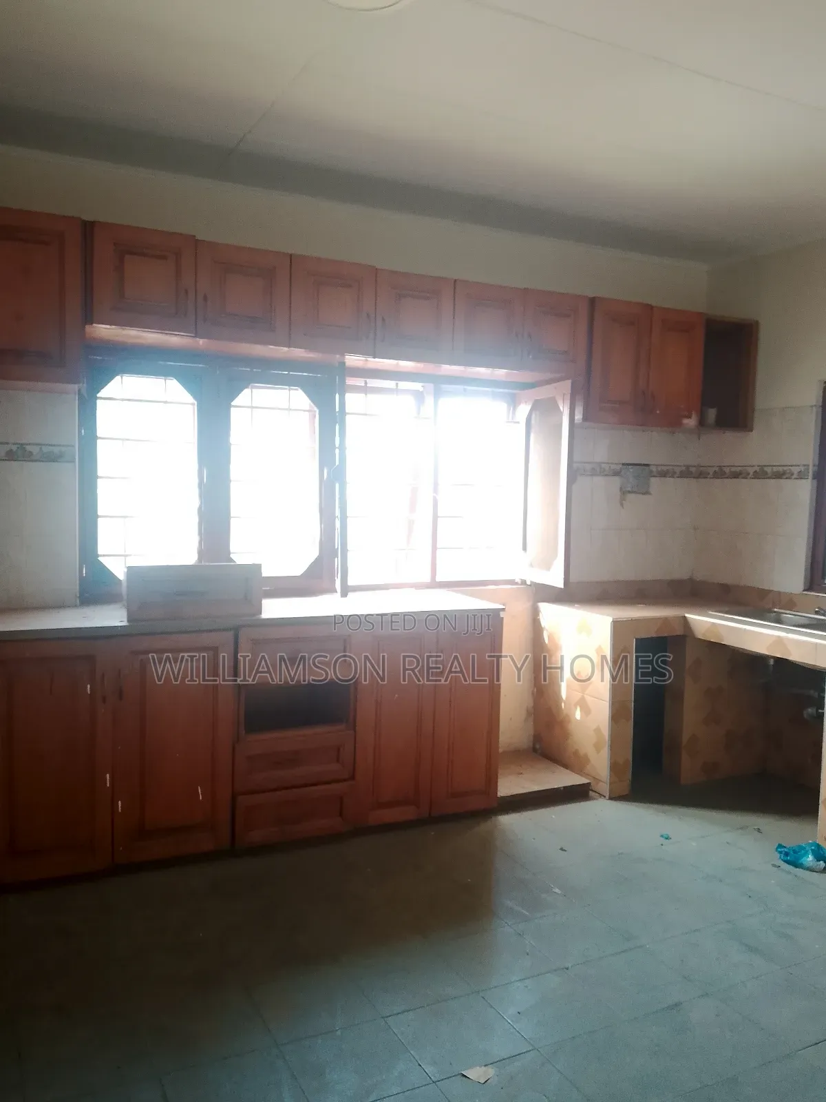 4bdrm House in Community 18 Area, Spintex for rent