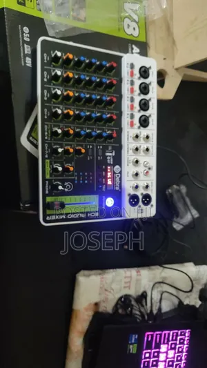 8 Channels Audio Mixer Interface