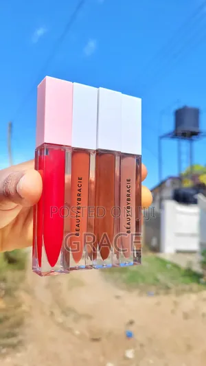 Wholesale Lip Gloss Supplier – Bulk Orders Available