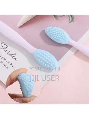 Lip Scrubber