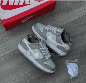 Nike Dunk Low Sneakers