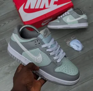 Nike Dunk Low Sneakers
