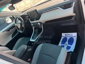 Toyota RAV4 XLE 2022 White