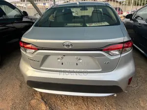 Toyota Corolla LE 2021 Silver