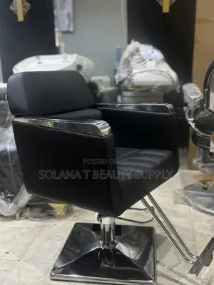 Modern Salon Chair Designed for Comfort and Durability