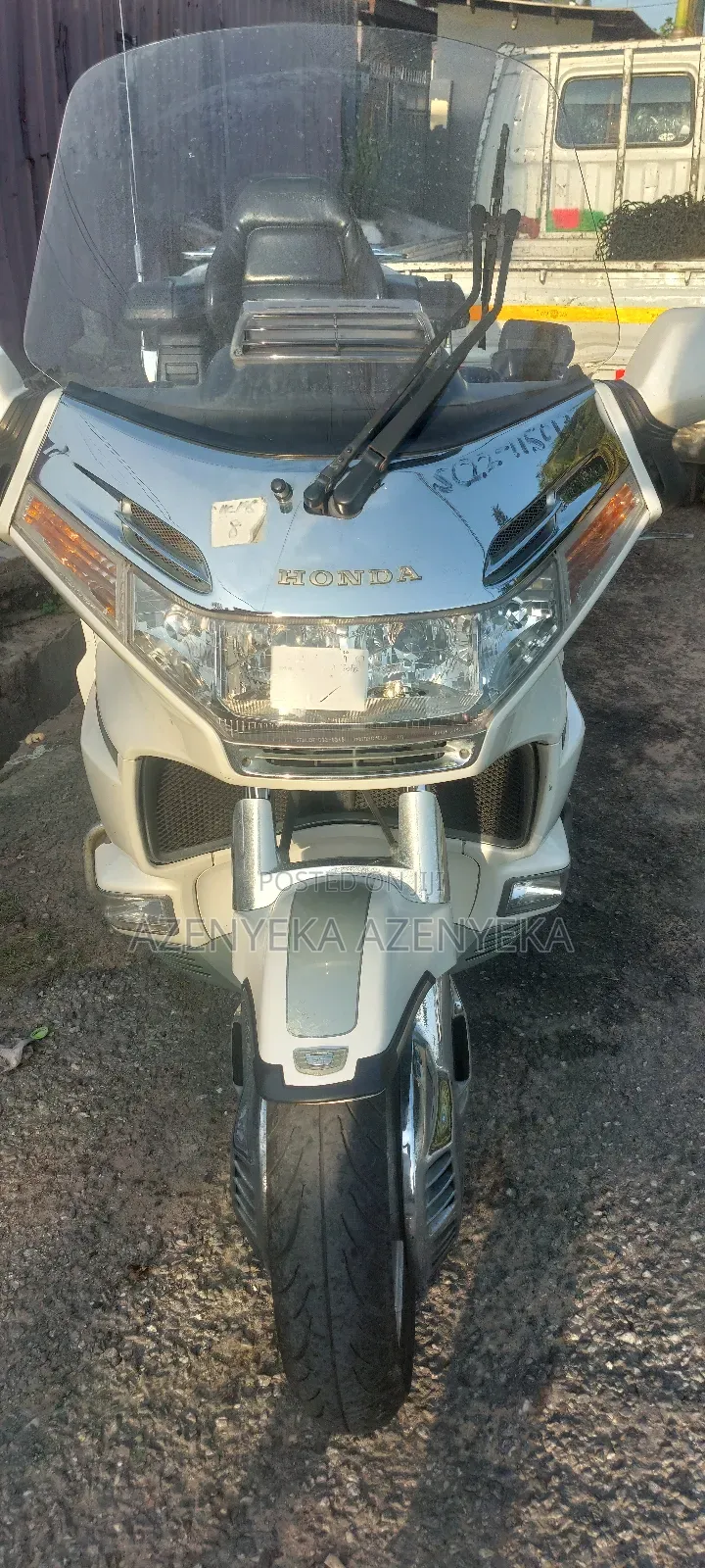 Honda Gold Wing 2010 White