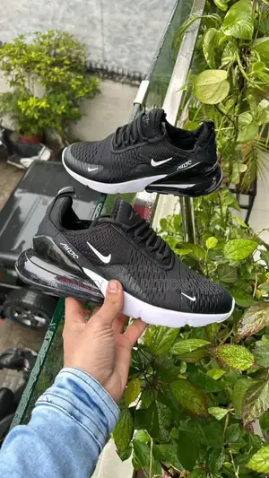 Nike 270 Black and White