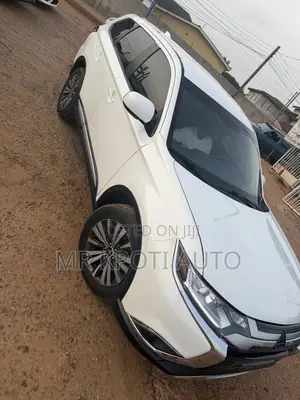 Mitsubishi Outlander 2018 White